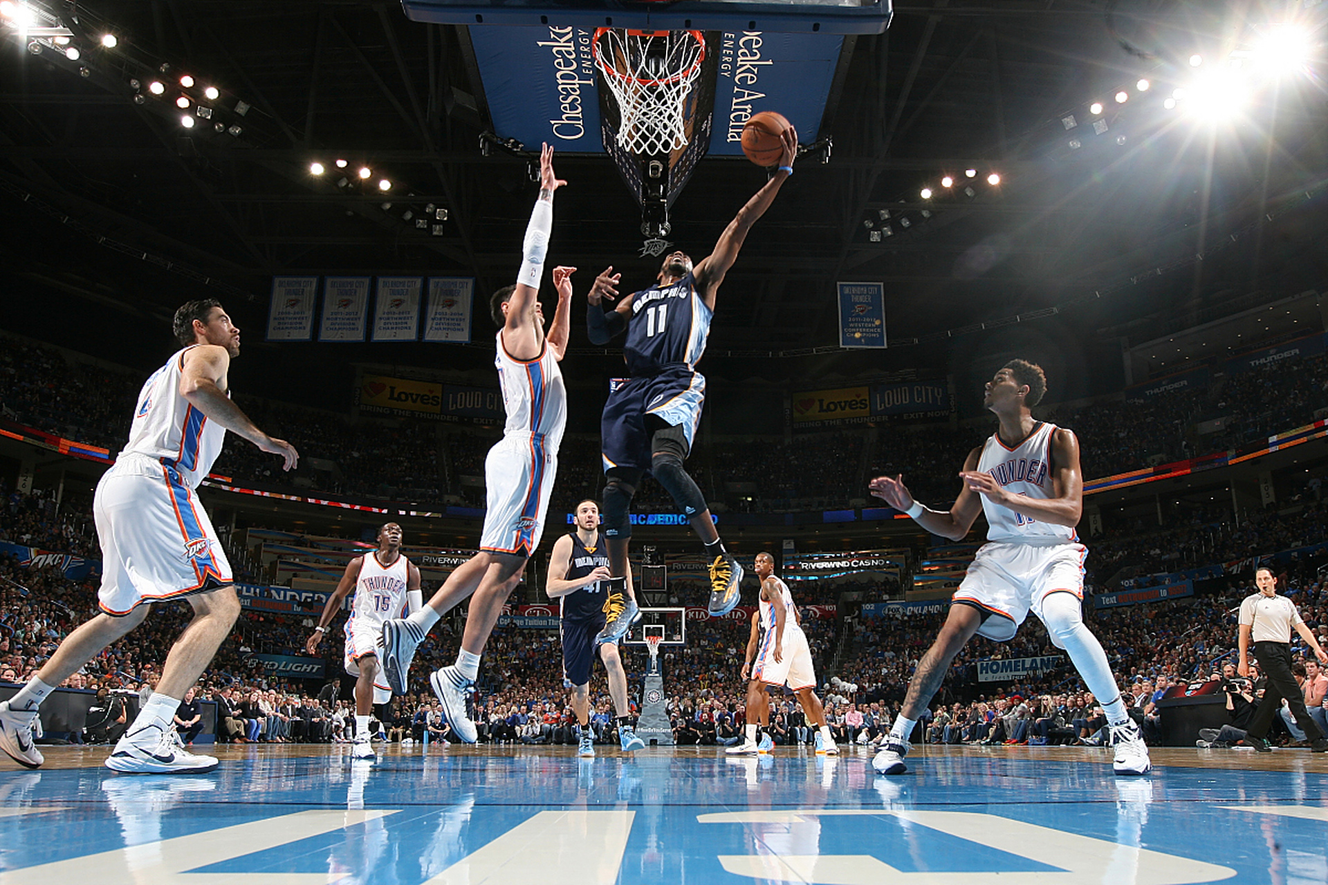 爱游戏官网-雄鹿队将迎来激烈对决，备战积极的简单介绍