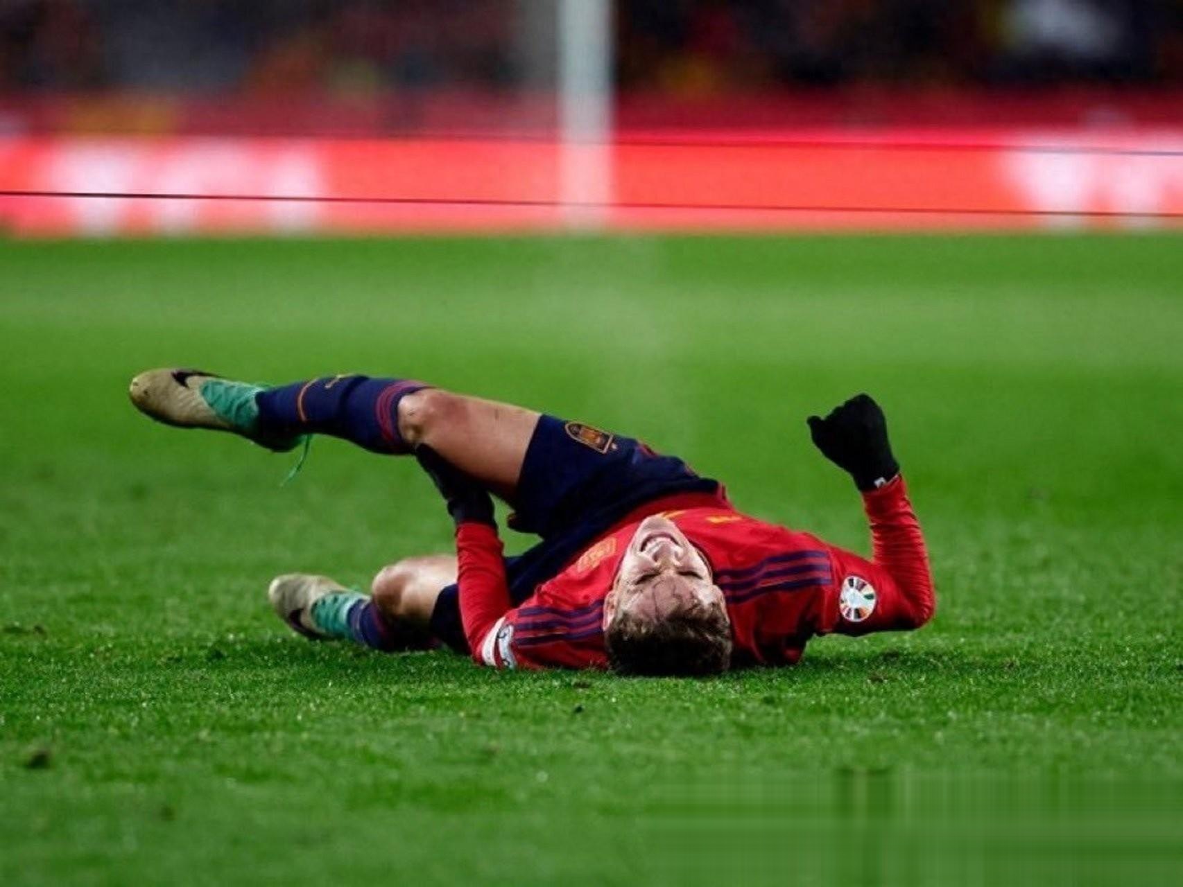 篮球巨星受伤，球队略显不安备战