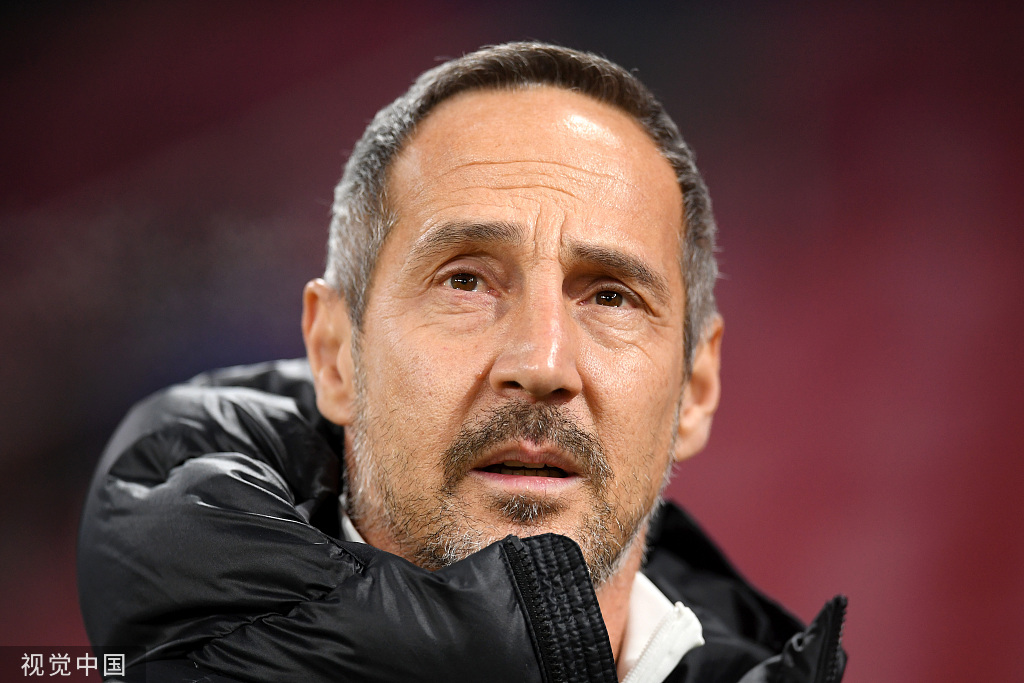 关于美因茨主帅遭遇批评，球队换帅风声鹤唳的信息