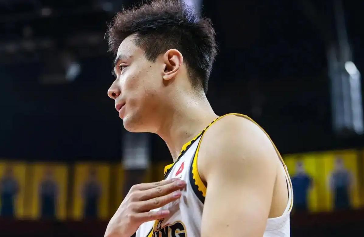 辽宁男篮遭遇两连败，季后赛前景堪忧