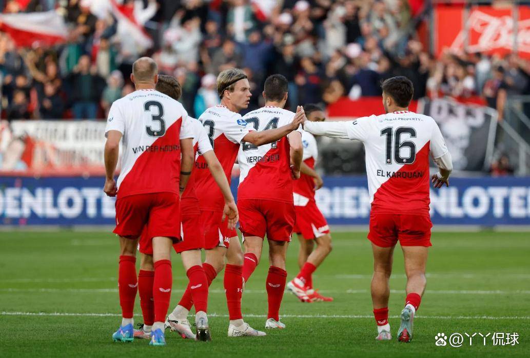 弗赖堡球队展现团结一致,备受赞誉 弗赖堡球队展现团结一致,备受赞誉