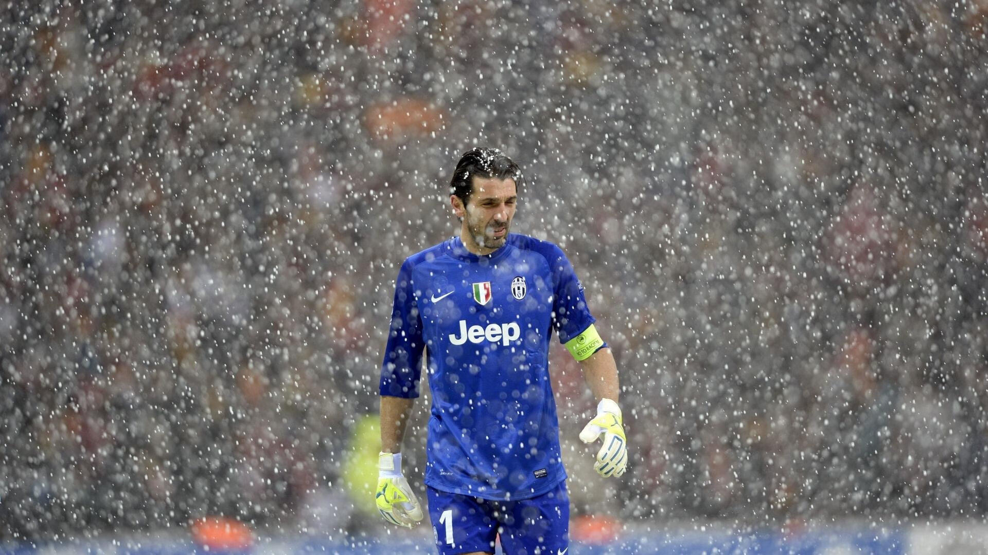 爱游戏-最后一分，他擦汗的手微微发抖—那是背负十四亿人信仰的重量